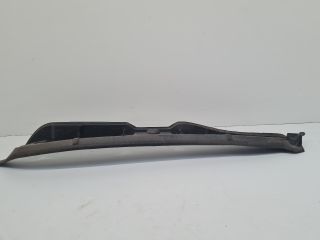 bontott VW POLO V Jobb Sárvédő Csavar Burkolat