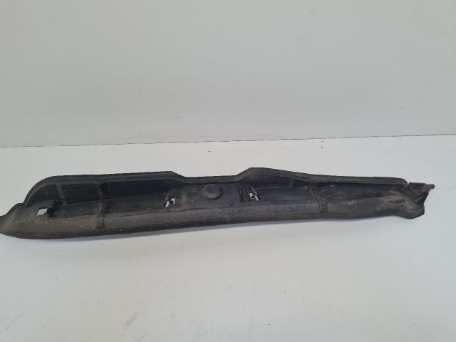 bontott VW POLO V Jobb Sárvédő Csavar Burkolat