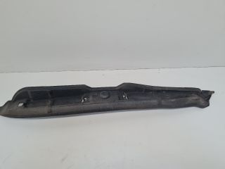 bontott VW POLO V Jobb Sárvédő Csavar Burkolat