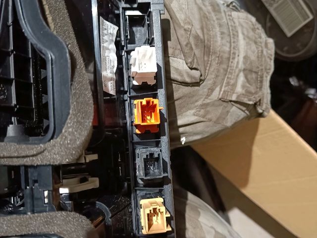 bontott VW POLO V Középkonzol Vezérlő Panel