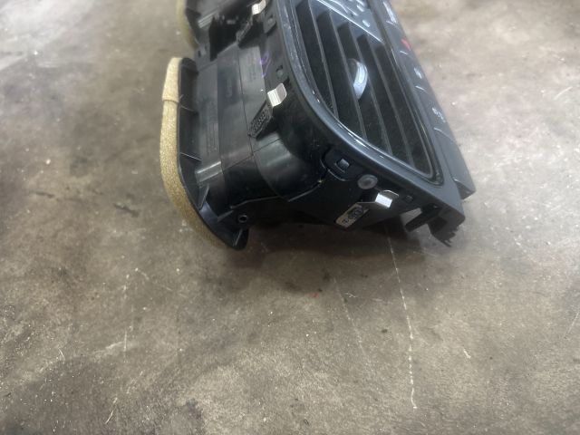 bontott VW POLO V Középső Szellőző