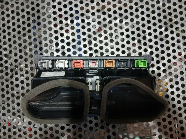 bontott VW POLO V Középső Szellőző