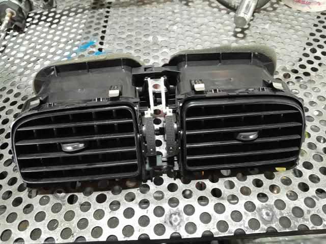 bontott VW POLO V Középső Szellőző