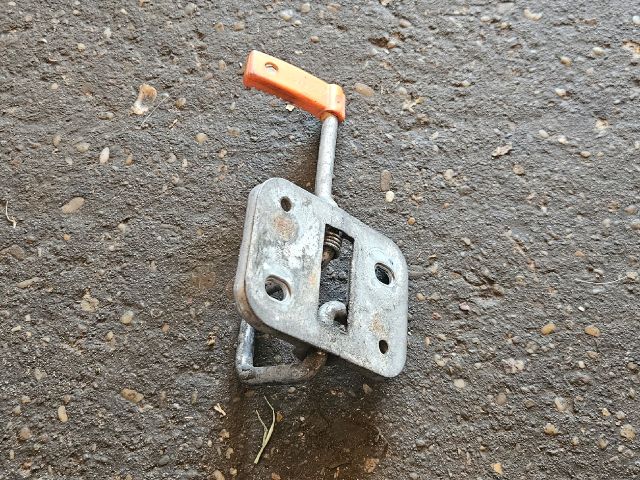 bontott VW POLO V Motorháztető Biztonsági Kampó