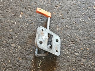 bontott VW POLO V Motorháztető Biztonsági Kampó