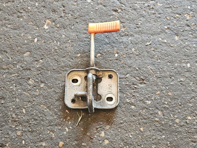 bontott VW POLO V Motorháztető Biztonsági Kampó