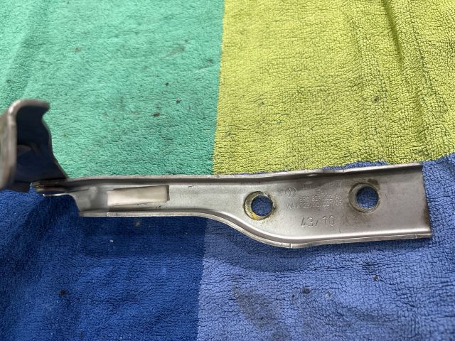 bontott VW POLO V Motorháztető Jobb Zsanér