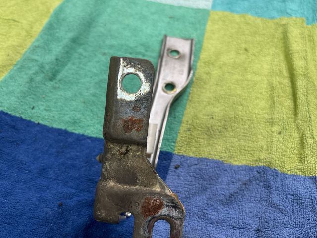 bontott VW POLO V Motorháztető Jobb Zsanér