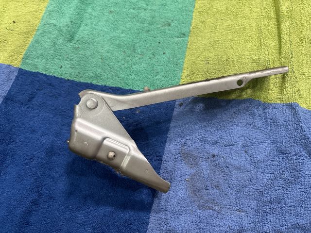 bontott VW POLO V Motorháztető Jobb Zsanér