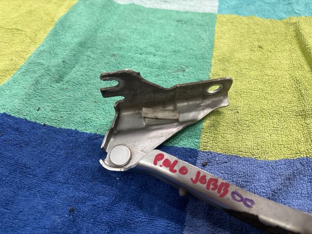 bontott VW POLO V Motorháztető Jobb Zsanér