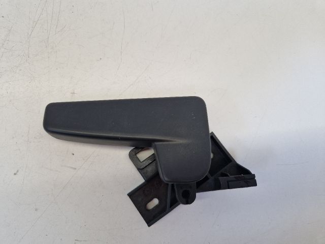 bontott VW POLO V Motorháztető Nyitó Kar / Gomb