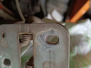 bontott VW POLO V Motorháztető Nyitó Kar / Gomb