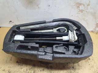 bontott VW POLO V Pótkerék Szerszámtartó