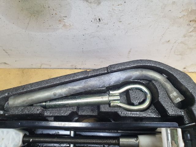 bontott VW POLO V Pótkerék Szerszámtartó