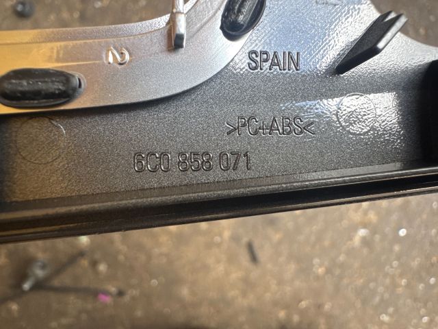 bontott VW POLO V Rádió / CD Keret