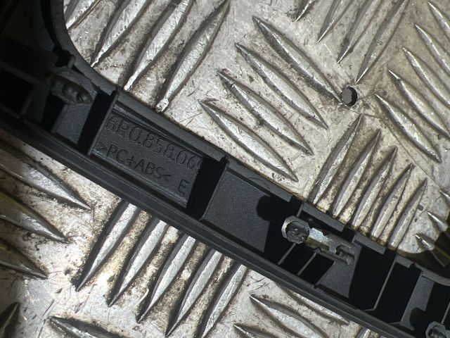 bontott VW POLO V Rádió / CD Keret