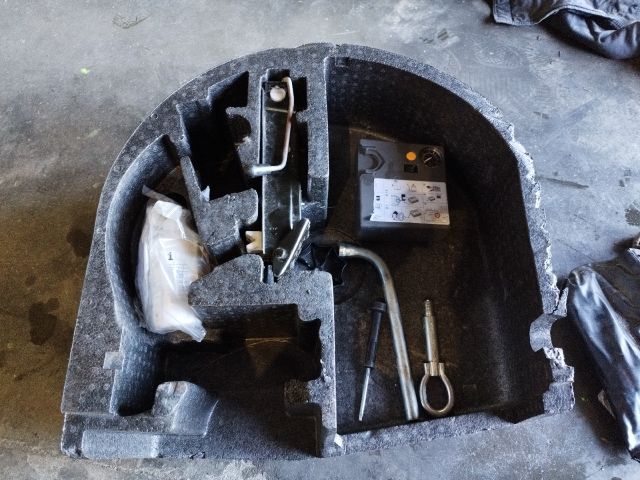 bontott VW POLO V Szerszámkészlet