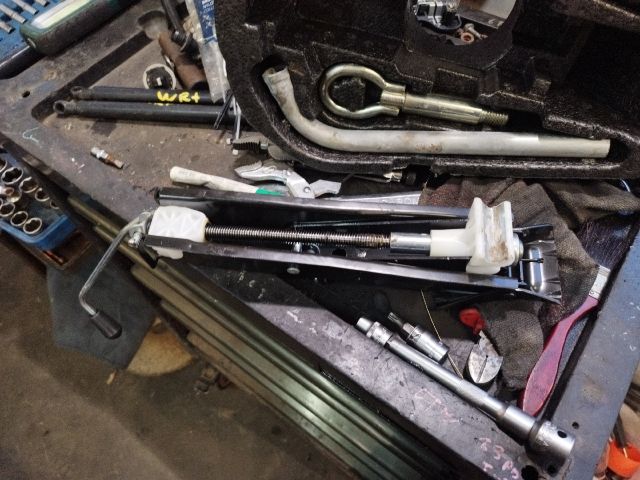 bontott VW POLO V Szerszámkészlet