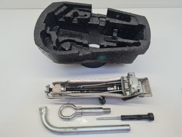 bontott VW POLO V Szerszámkészlet