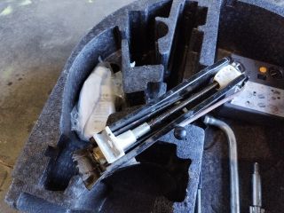 bontott VW POLO V Szerszámkészlet