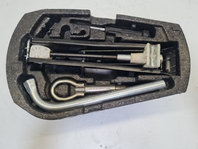 bontott VW POLO V Szerszámkészlet