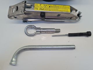 bontott VW POLO V Szerszámkészlet