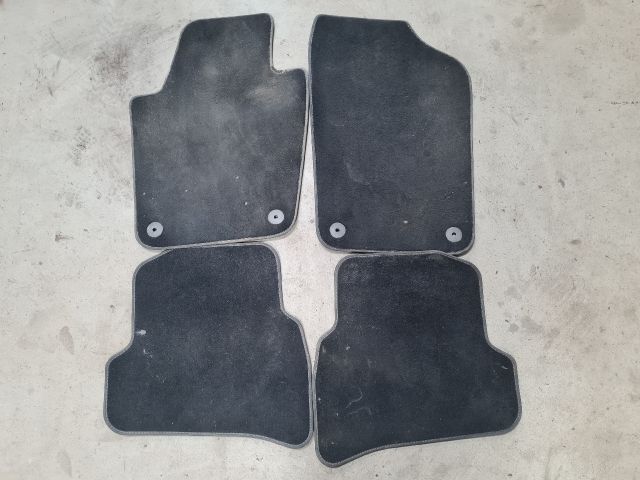 bontott VW POLO V Szőnyeg Szett