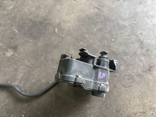 bontott VW POLO V Tankajtó Nyitó Kar / Gomb