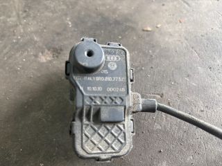 bontott VW POLO V Tankajtó Nyitó Kar / Gomb