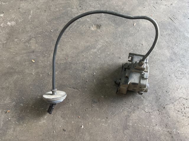 bontott VW POLO V Tankajtó Nyitó Kar / Gomb