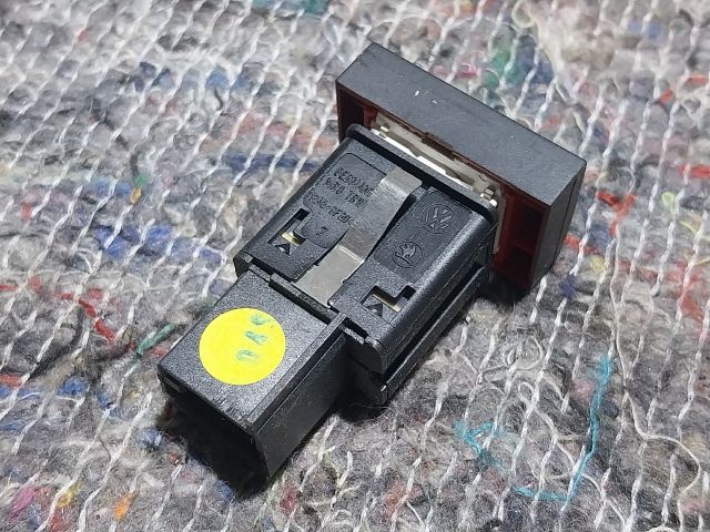 bontott VW POLO V Vészvillogó Kapcsoló