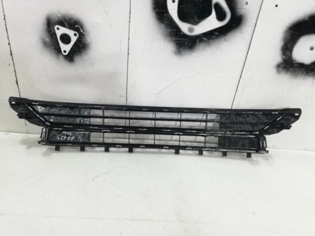 bontott VW POLO VI Első Lökhárító Alsó Középső Díszrács