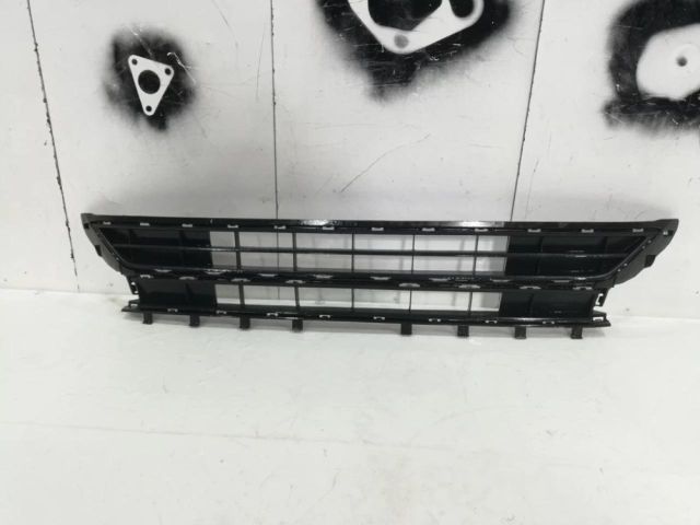 bontott VW POLO VI Első Lökhárító Alsó Középső Díszrács