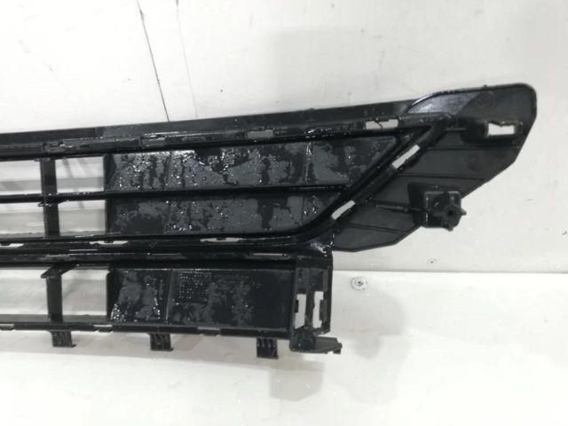 bontott VW POLO VI Első Lökhárító Alsó Középső Díszrács