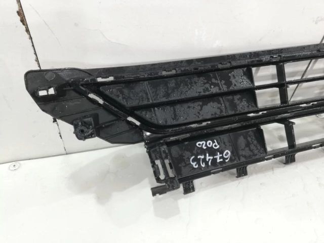 bontott VW POLO VI Első Lökhárító Alsó Középső Díszrács