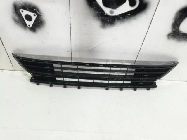 bontott VW POLO VI Első Lökhárító Alsó Középső Díszrács