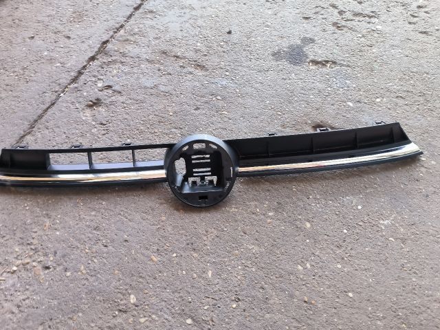 bontott VW POLO VI Hűtőrács