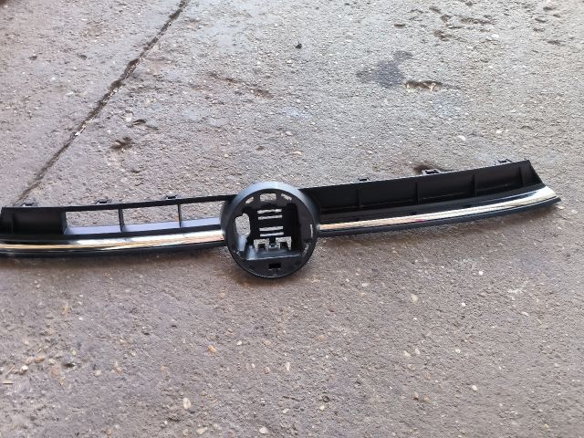 bontott VW POLO VI Hűtőrács