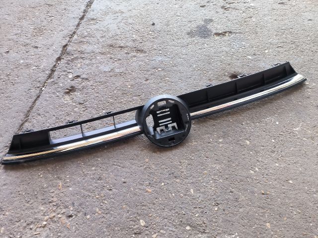 bontott VW POLO VI Hűtőrács