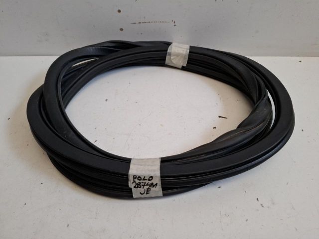 bontott VW POLO VI Jobb első Gumikéder