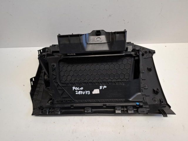 bontott VW POLO VI Kesztyűtartó