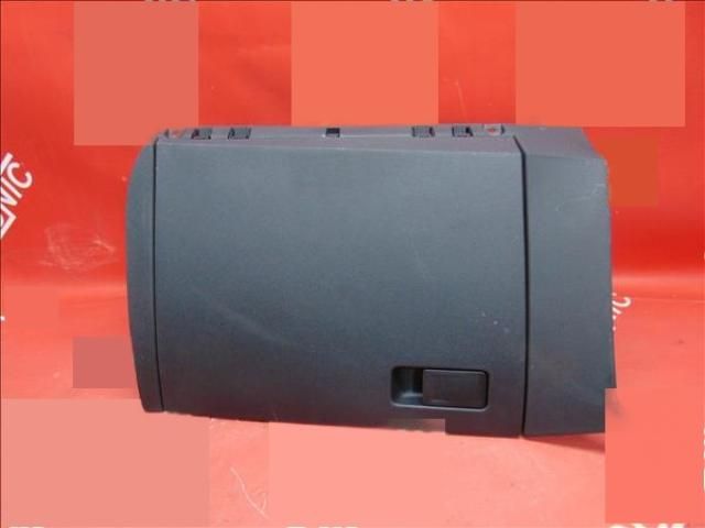 bontott VW POLO VI Kesztyűtartó