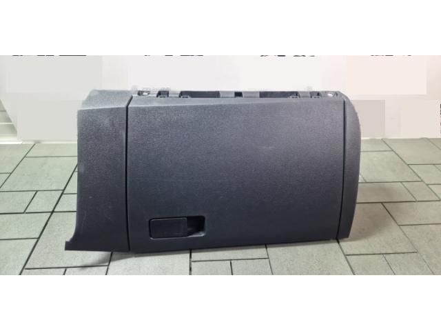 bontott VW POLO VI Kesztyűtartó