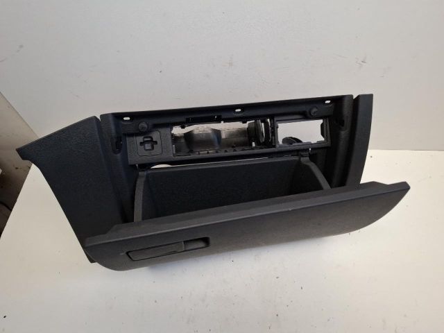 bontott VW POLO VI Kesztyűtartó