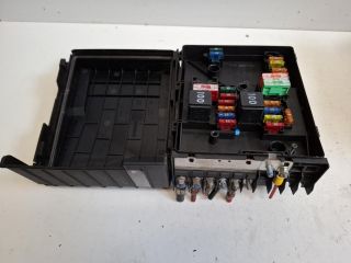 bontott VW SCIROCCO Biztosítéktábla Motortér