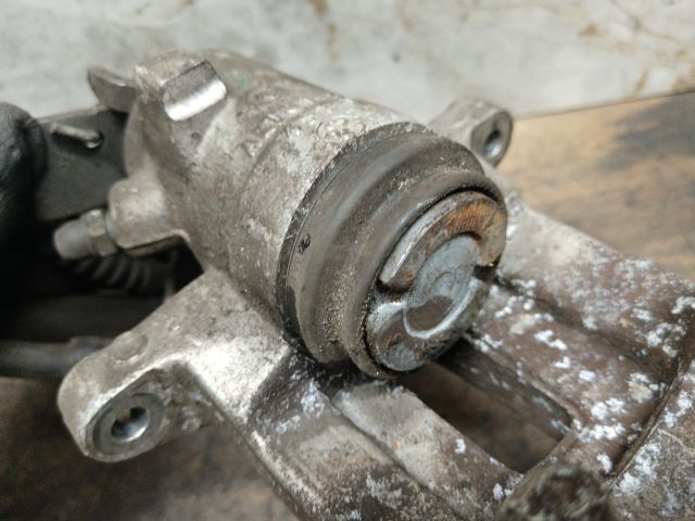 bontott VW SCIROCCO Bal hátsó Féknyereg Munkahengerrel