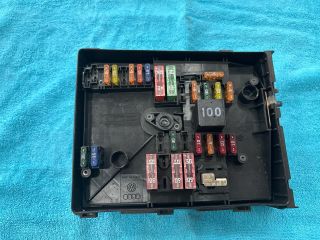 bontott VW SCIROCCO Biztosítéktábla Motortér