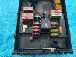 bontott VW SCIROCCO Biztosítéktábla Motortér