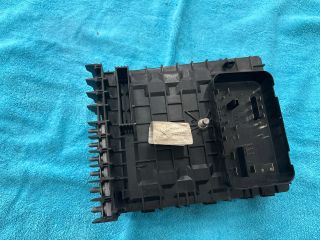 bontott VW SCIROCCO Biztosítéktábla Motortér