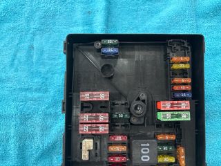 bontott VW SCIROCCO Biztosítéktábla Motortér